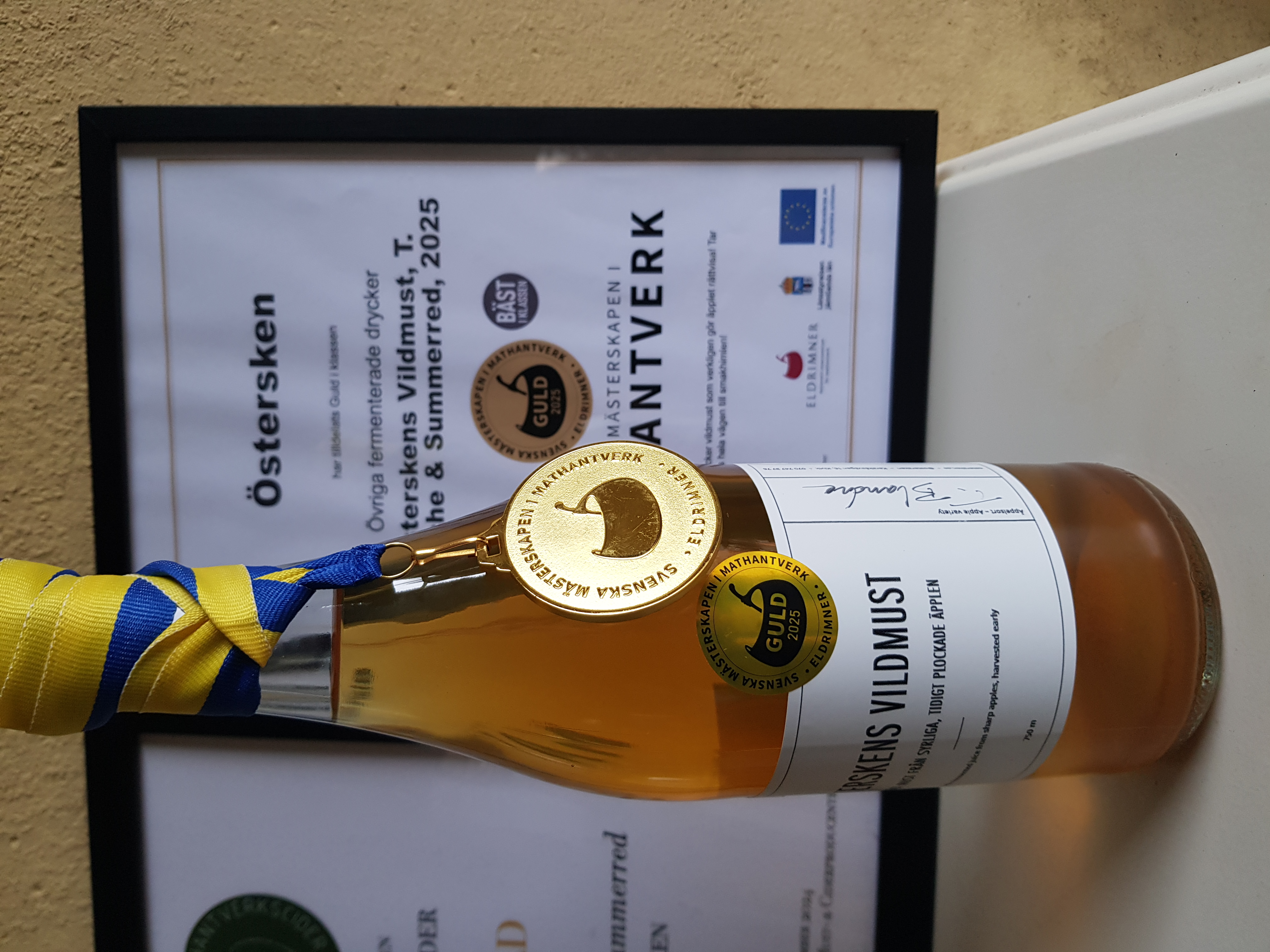 Donerade flaskor till auktion